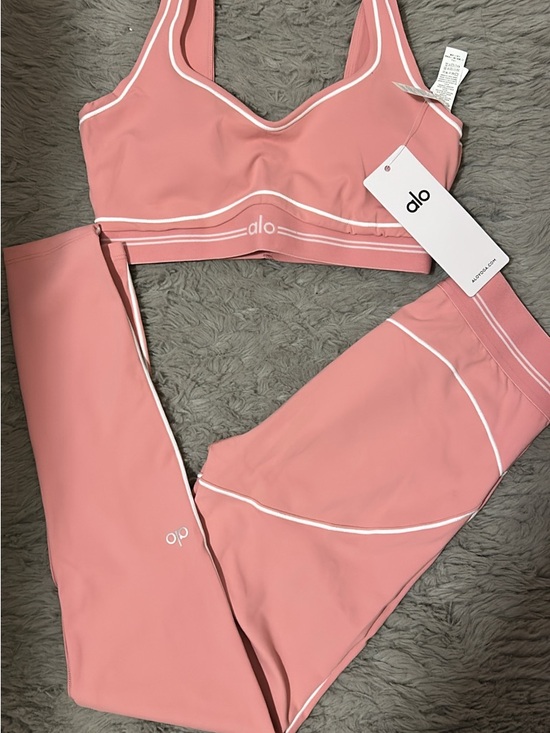 ALO Yoga Pants - ALO Yoga Pink Seam-Trim Leggings & Sports Bra Set